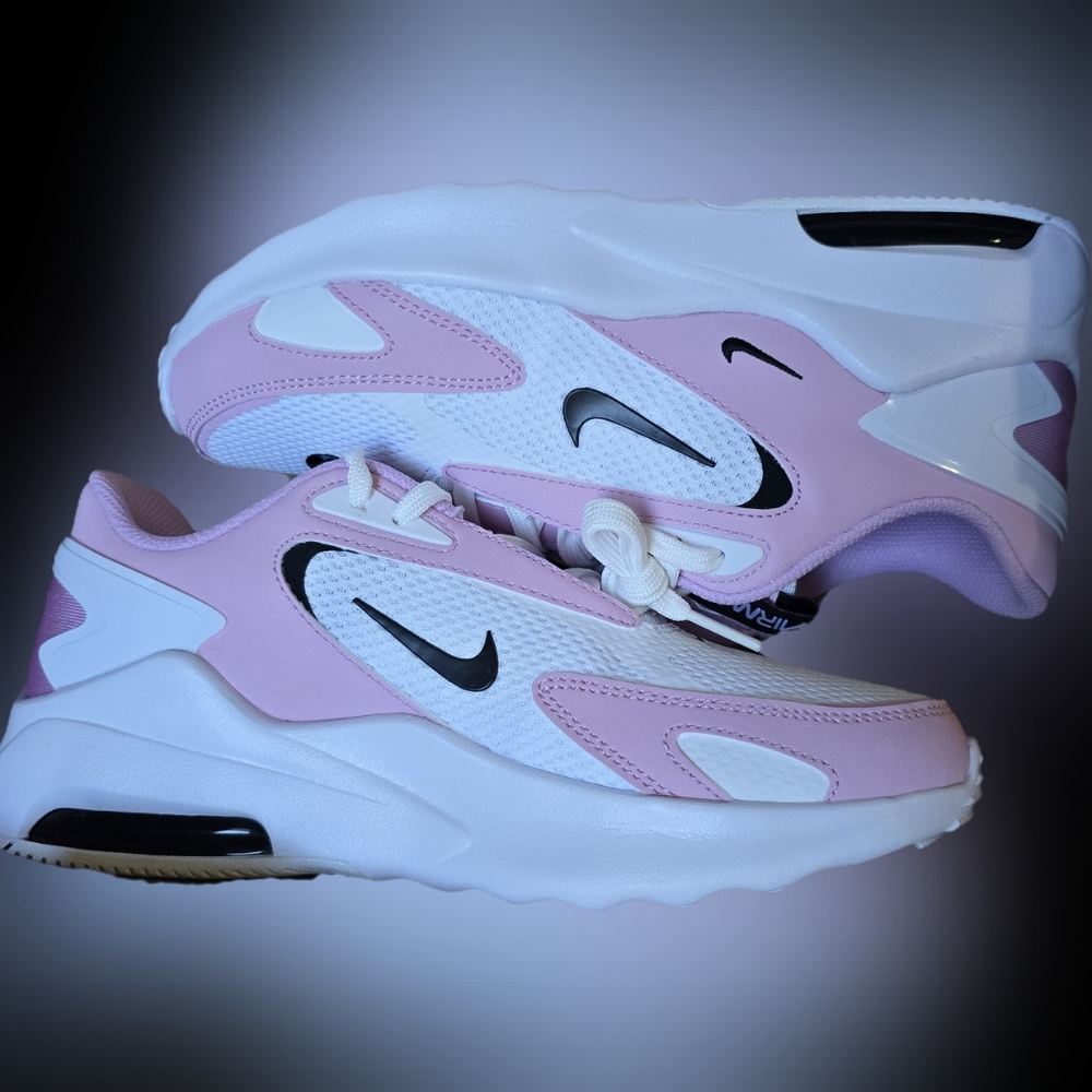 NEW NIKE AIR SHOE SIZE WOMEN